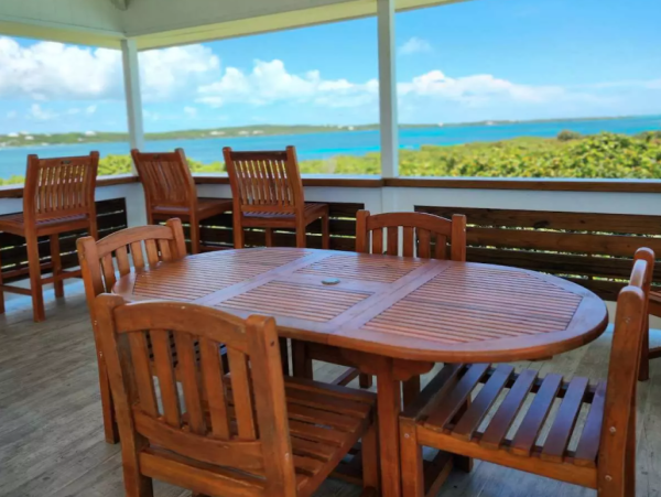 Luxurious Island Retreat with Breathtaking Views in Hope Town